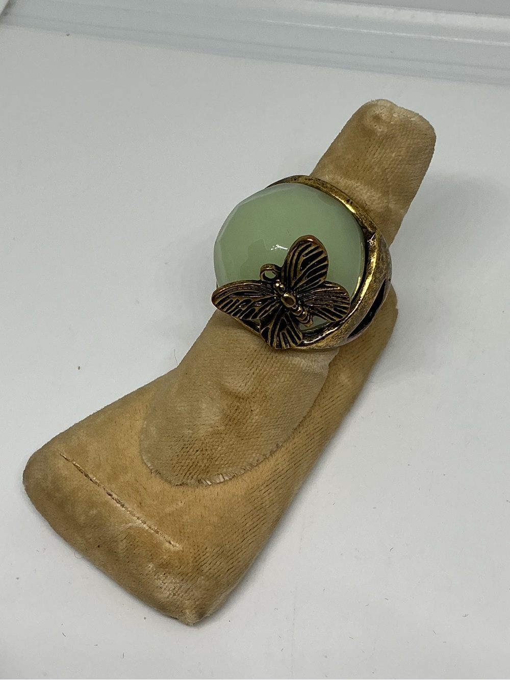 Vintage Antiqued Gold Tone Butterfly Ring Sage Green Faceted Cabochon Size 7.5